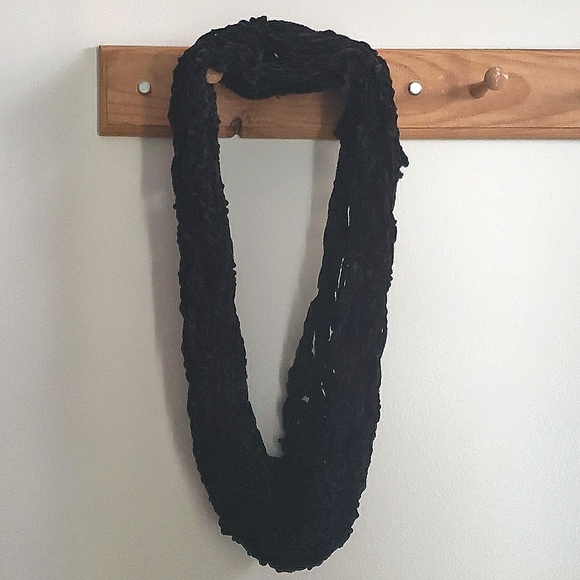 Hand Knit Chenille Black/Noir Infinity Scarf - Picture 3 of 7